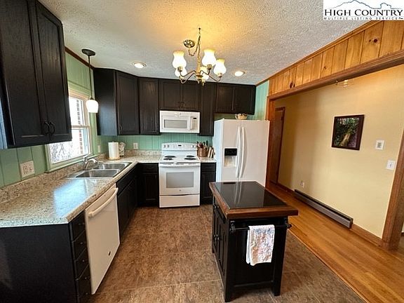 5th image of 1083 Comers Rock Rd. Road
