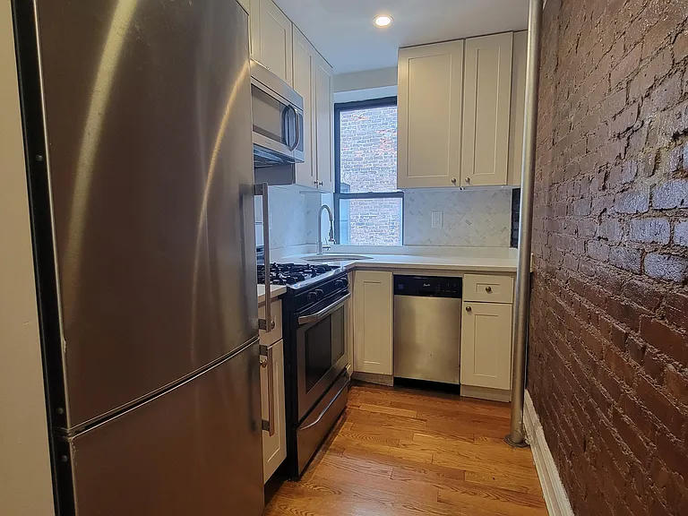 3147 Broadway #18 — Photo 1
