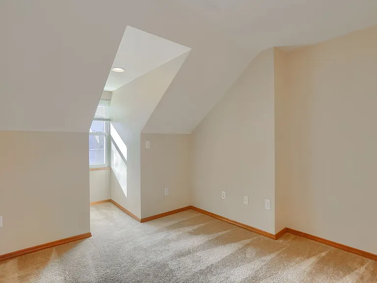 2810 Sarah Street — Photo 19