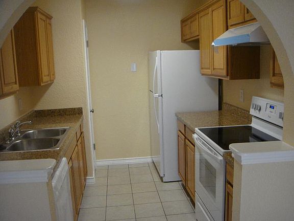 3rd image of 2104 Cimmaron Dr