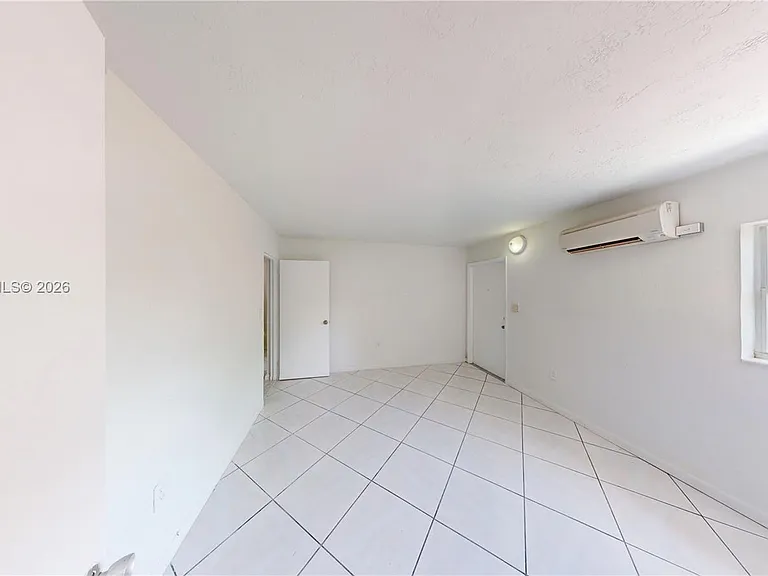 6811 SW 16th St — Photo 19