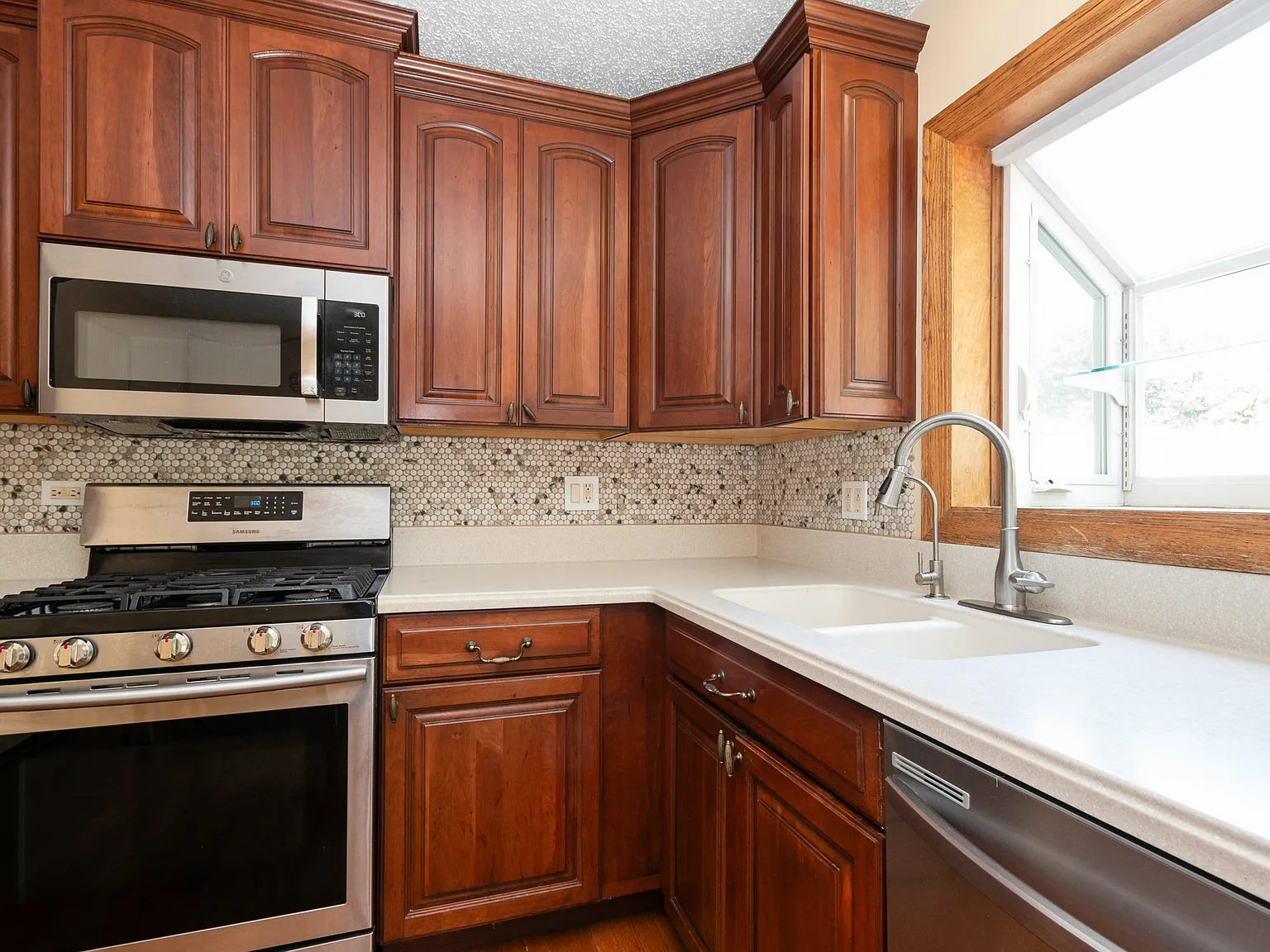 3 bed, 1300 sqft, $2,900 — Photo 4