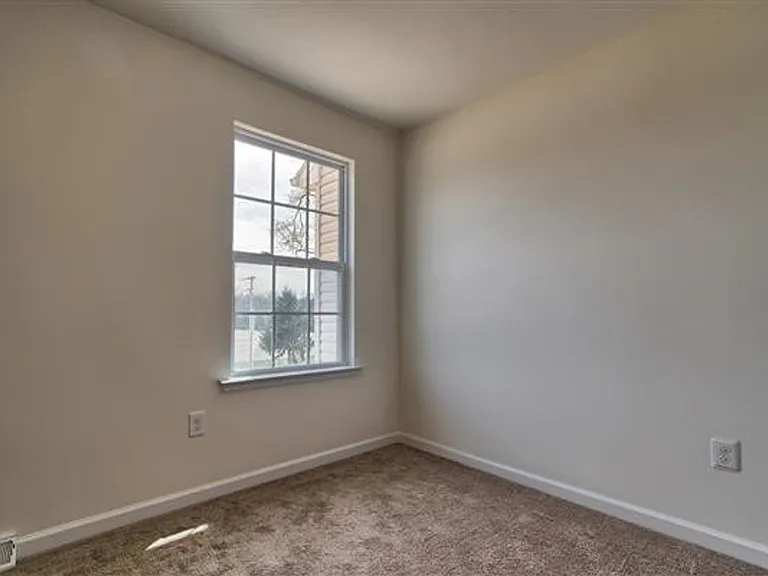 1241 Ledge Dr — Photo 4