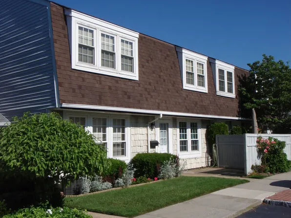 132 Whalers Cv, Babylon, NY 11702