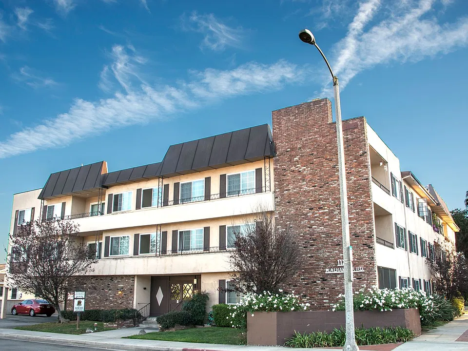 1120 W Alhambra Rd