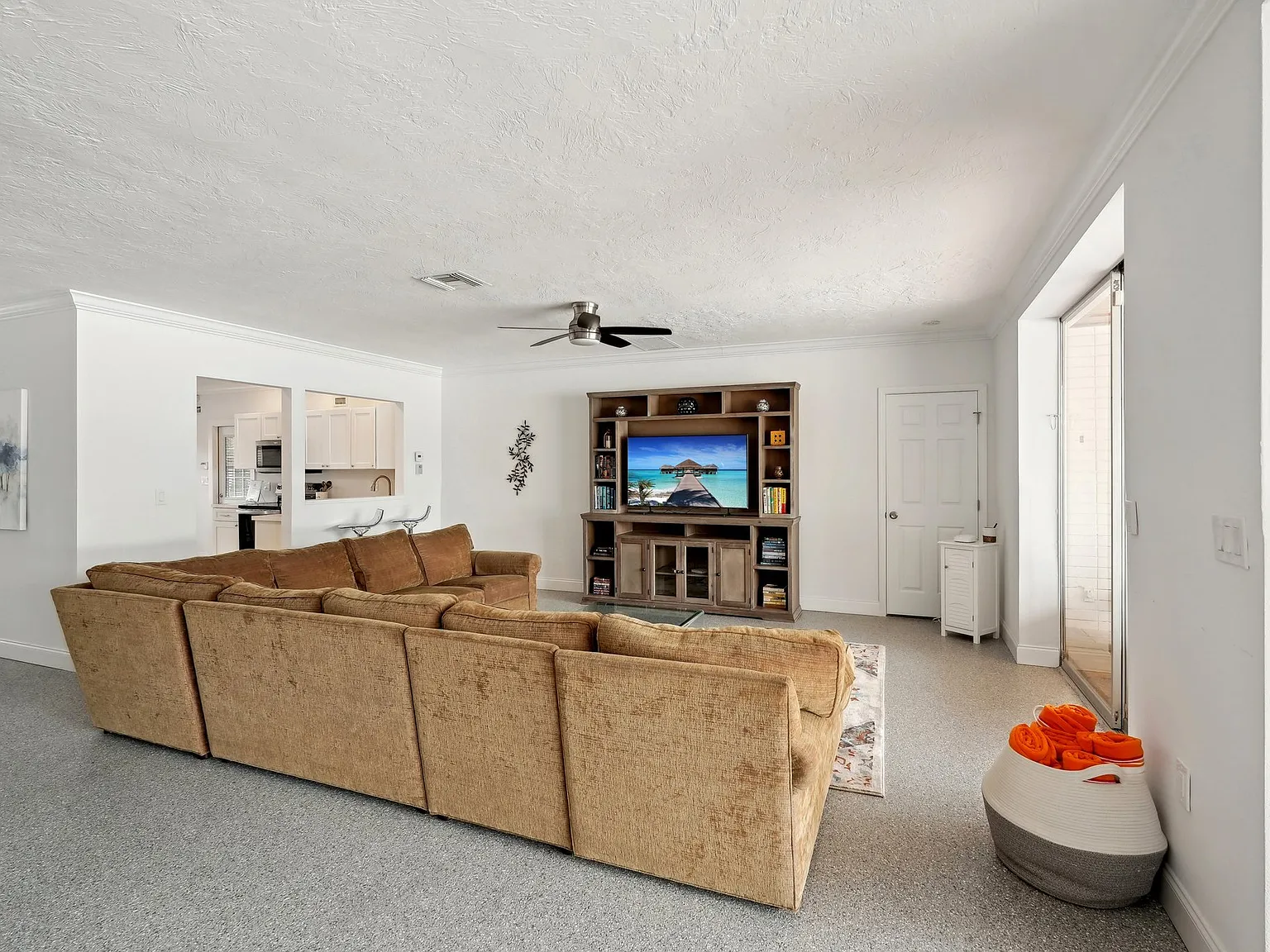 6 bed, 4.5 bath, 3071 sqft, $21,000 — Photo 4