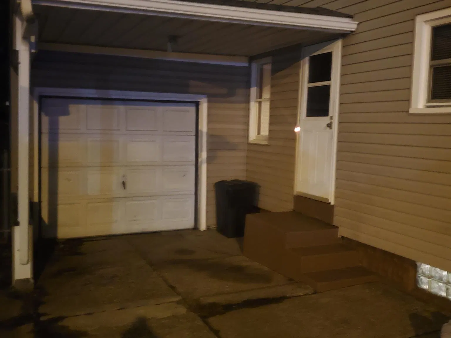 3 bed, 1240 sqft, $1,300 — Photo 3