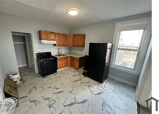 207 Freeway Dr E #12 — Photo 1