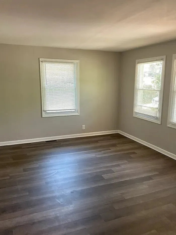 3 bed, 1.0 bath, 988 sqft, $1,415 — Photo 3