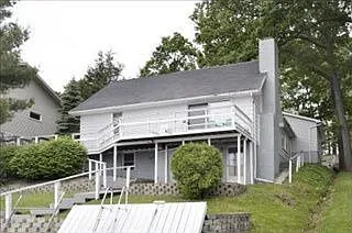 3211 W Shore Dr photo 1