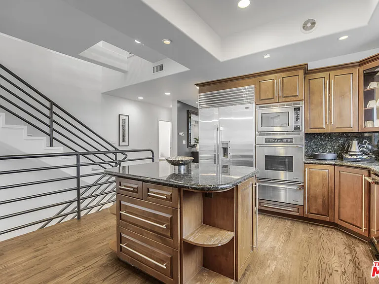 8507 Franklin Ave — Photo 11