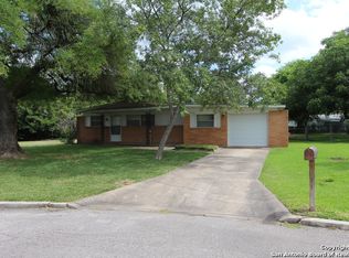 102 Circle Dr, Universal City, TX 78148