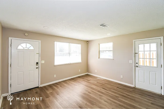 3920 Lane Ave S — Photo 3