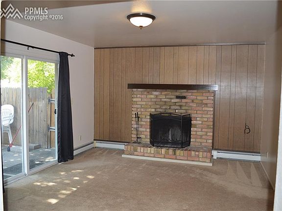 Private treed back yard with areas to entertain. Both duplexes have similar encl