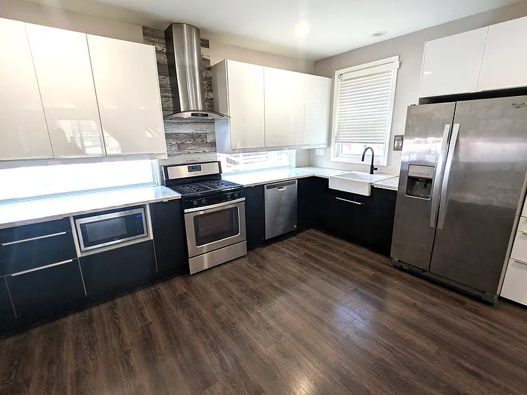 5225 Lotus Way — Photo 5