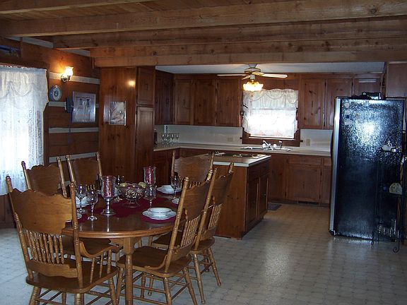Kitchen / Dining Area