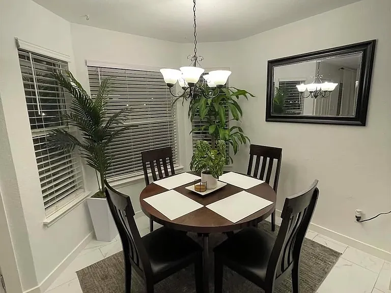 1401 Tetbury Ln — Photo 10