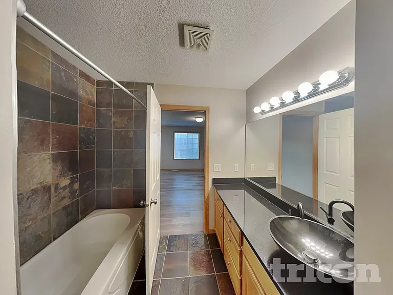 7010 S Park Dr — Photo 8