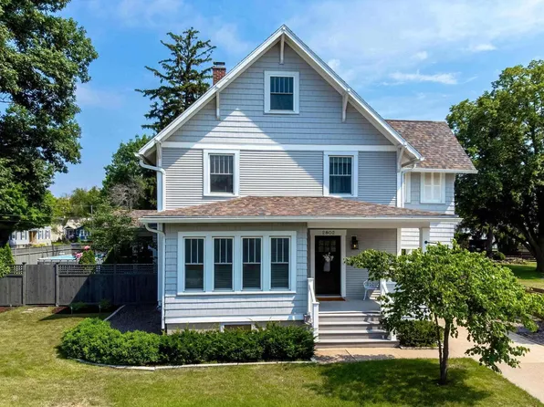 2802 E Locust St, Davenport, IA 52803