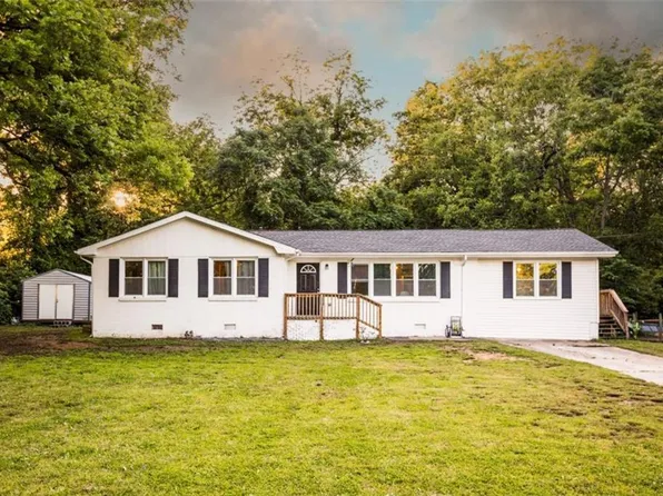 361 N Dogwood Ave, Social Circle, GA 30025