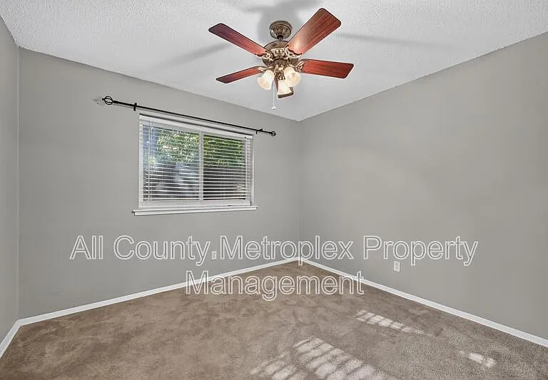 431 Malden Dr — Photo 7