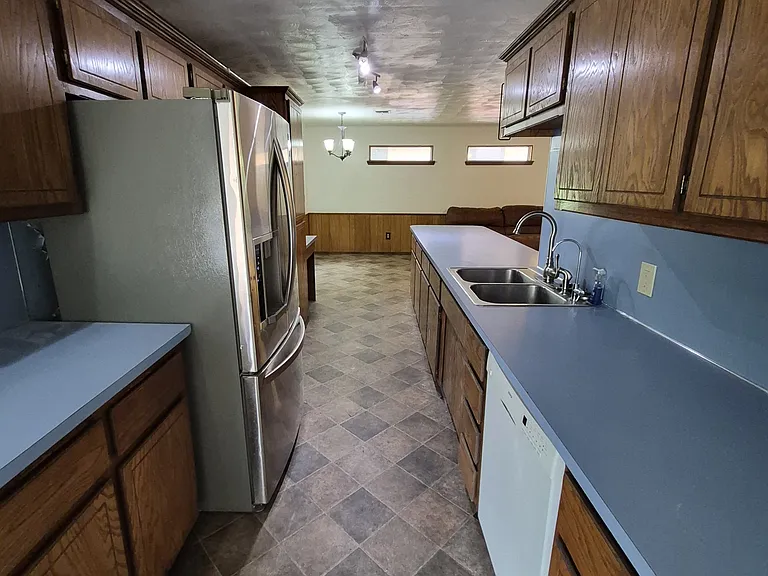 225 Burk Dr — Photo 3