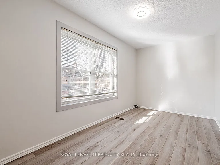 171 Christie St #TOP FLOOR — Photo 7