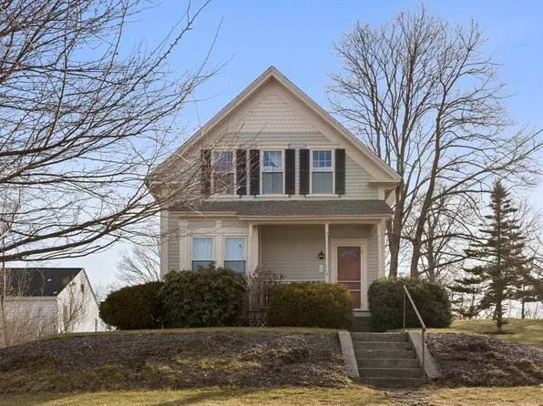 4 White Ave, Douglas, MA 01516