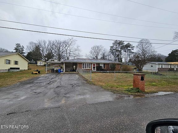 2nd image of 1584 Crescent Dr