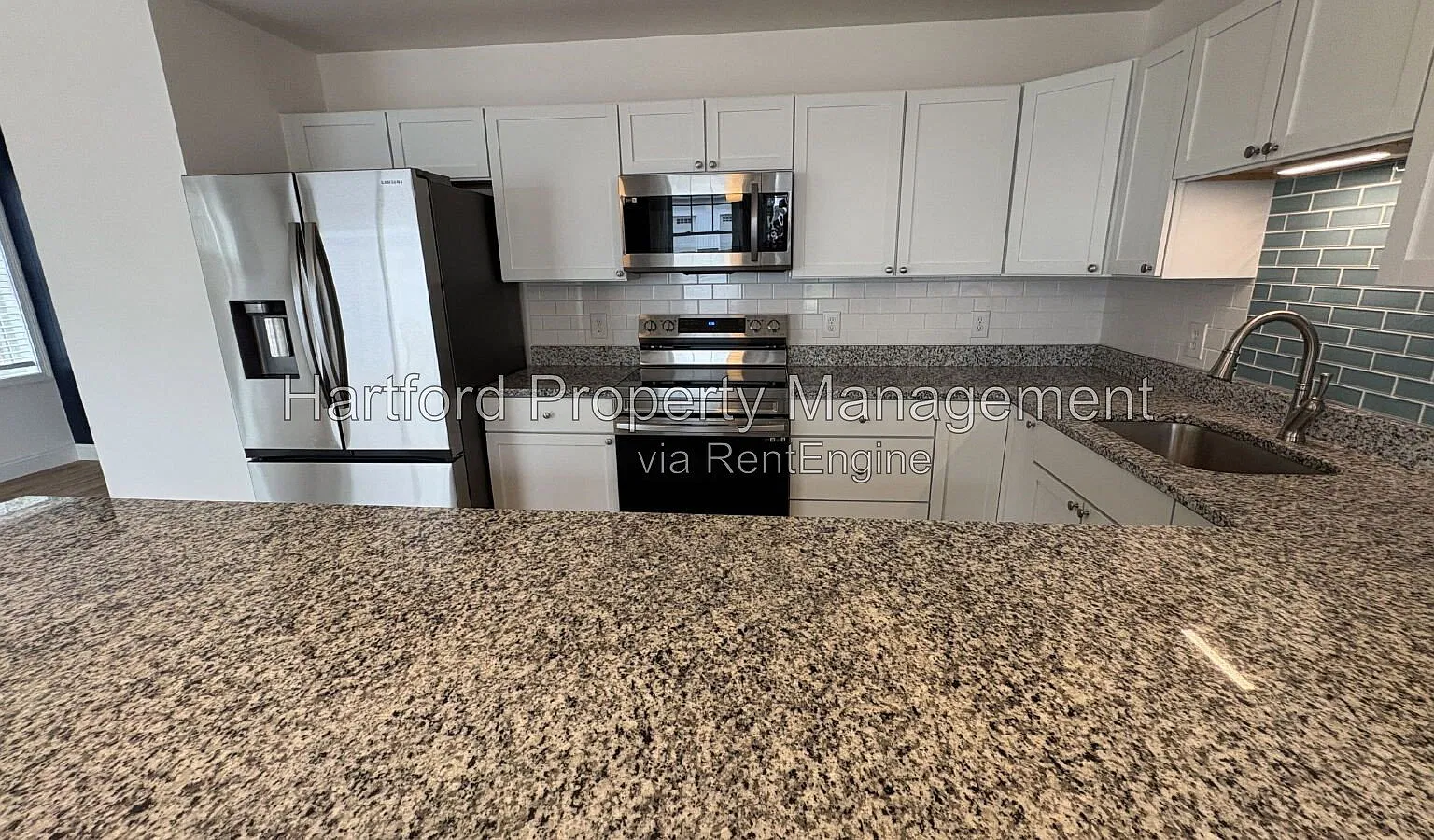 3 bed, 2.5 bath, 1759 sqft, $3,199 — Photo 3
