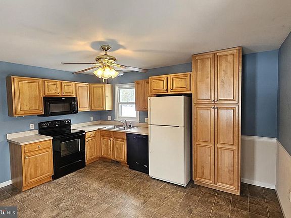 2nd image of 725 Laurel View Dr