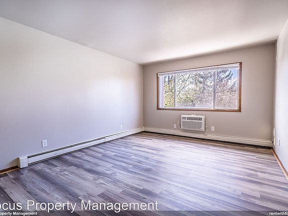 3rd image of 560 W Linwood Ave #11649741