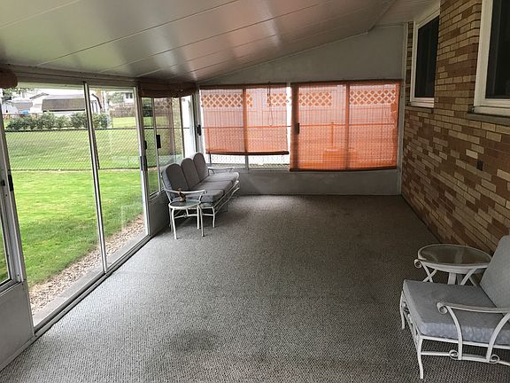 5th image of 36060 Hillcrest Dr