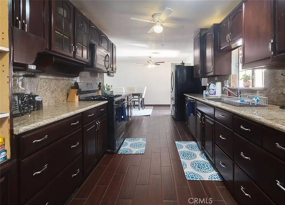 5 bed, 1922 sqft, $3,150 — Photo 4
