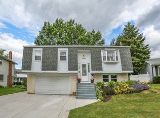 4424 Wildwood Ct, Hoffman Estates, IL 60192