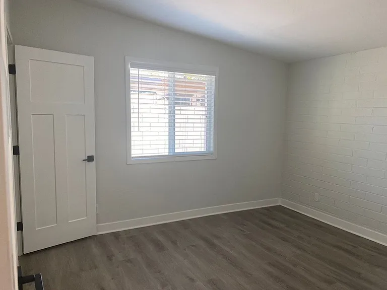1011 E Amelia Ave — Photo 5
