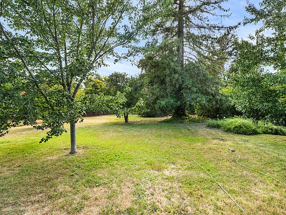 5th image of 2661 Foothill Dr