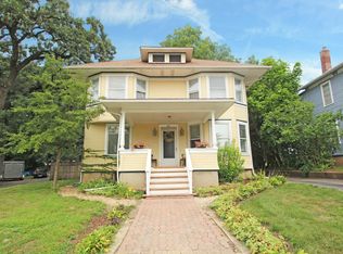 408 Mountain St, Elgin, IL 60123