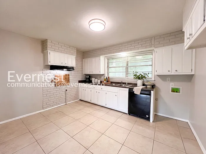 3238 Kenland Dr