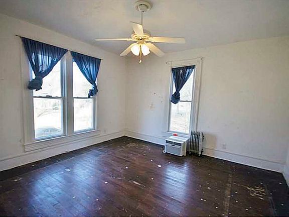 2nd image of 410 Drennen St