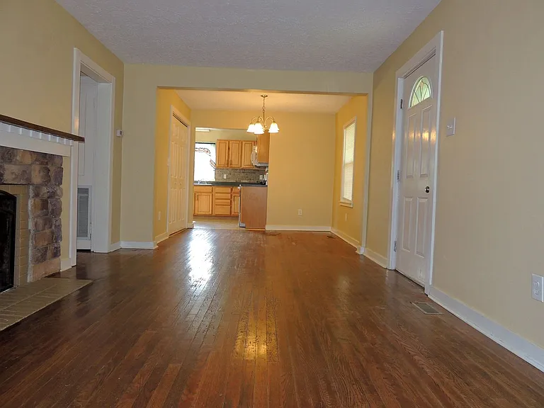 300 Rose Ave — Photo 7