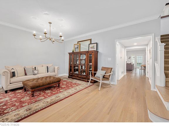 4th image of 173 N Larch Ave