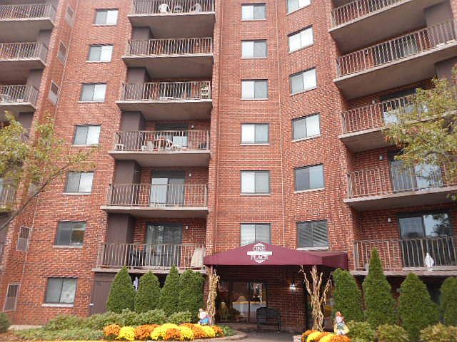 1st image of 1 Bloomingdale Pl APT 712