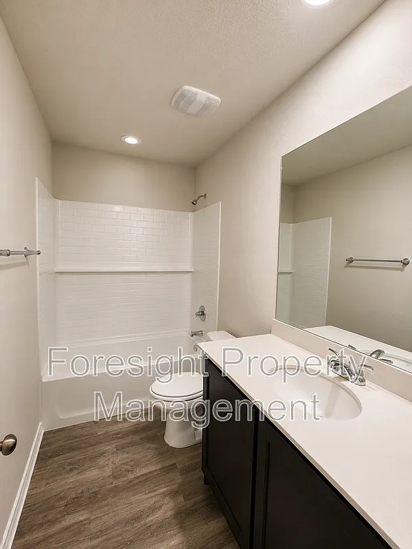 3 bed, 2.0 bath, 1613 sqft, $2,195 — Photo 4