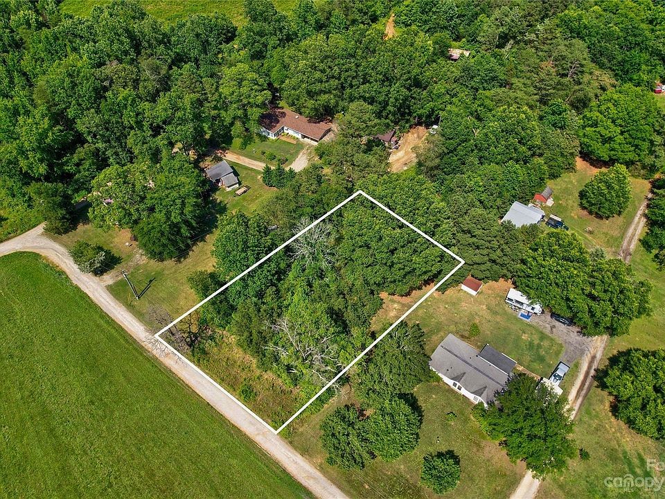 1st image of 220 Warren Dr