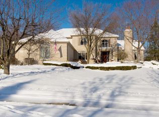 2906 Vineyards Dr, Troy, MI