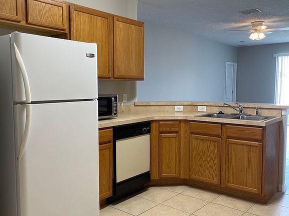 5th image of 606 Sunset View Dr