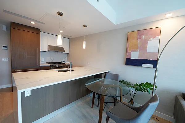 Rented by Chase Global M Realty LLC | media 4