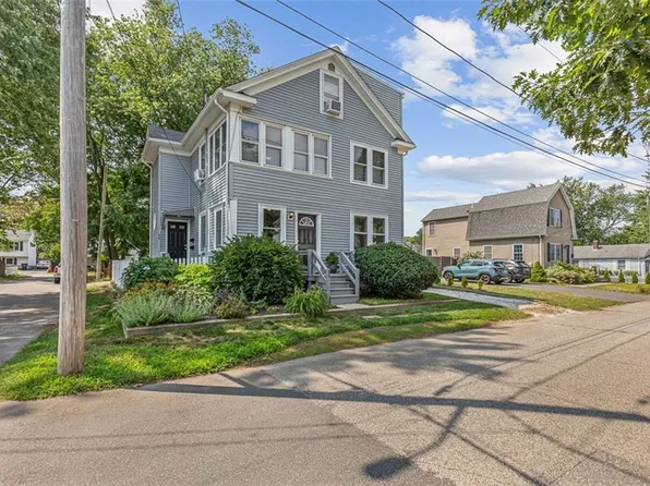 54 Locust St, Riverside, RI 02915