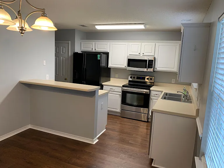 29251 Canterbury Rd — Photo 9